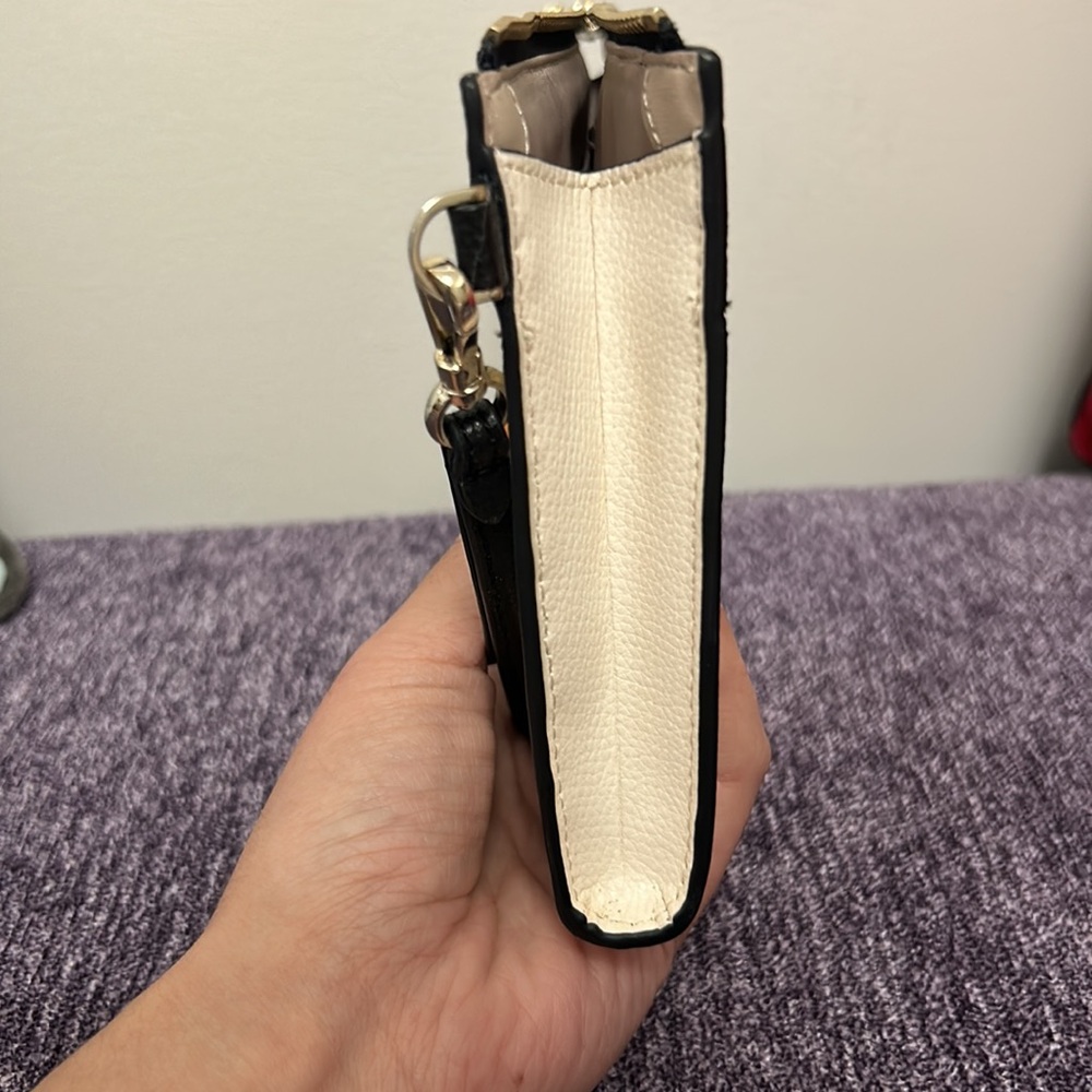 kate spade wristlet - Picture 4 of 5